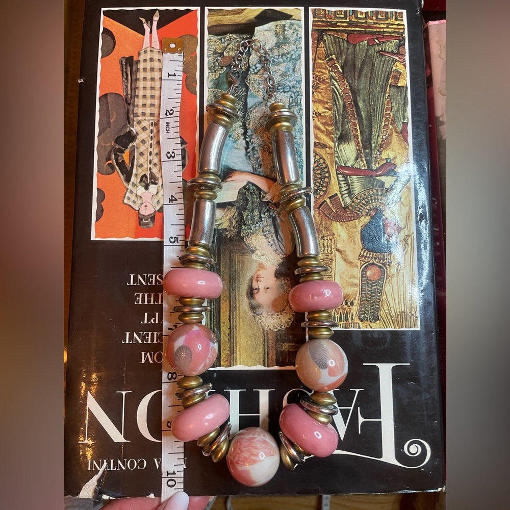 Vintage Y2K Beachy Pink Seashell Patterned Silvertone Chunky Beaded Jewelry Set - Picture 6 of 9